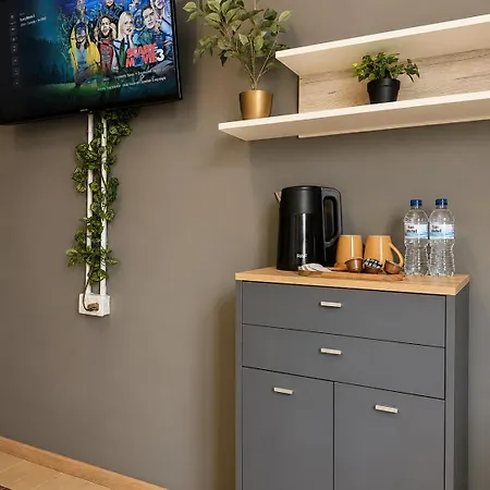 Bright With Balcony & Ac And Fast Wifi Gzira
