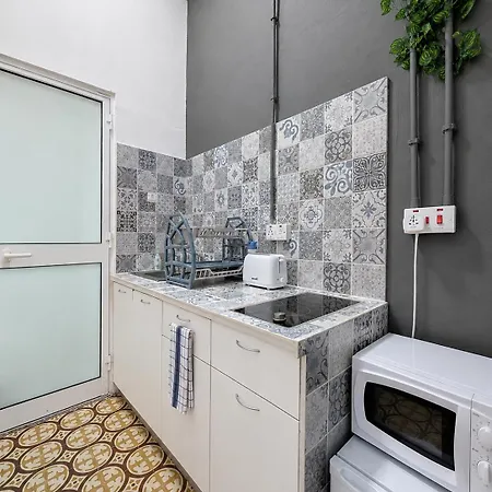 Апартаменты Bright With Balcony & Ac And Fast Wifi Gzira