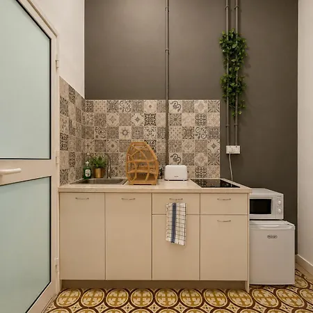 Bright With Balcony & Ac And Fast Wifi グジラ