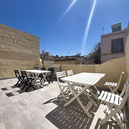 Bright With Balcony & Ac And Fast Wifi *
